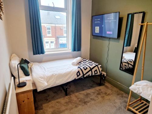 Bed, West Beck House Newcastle - Single Room in North Shields
