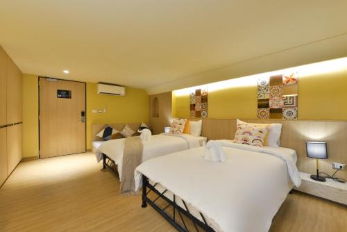 Kastel Bangkok Hotel Room Type - Executive Twin Room with Bath Tub