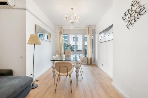 Big Central Barcelona Flat - 4BR for 7