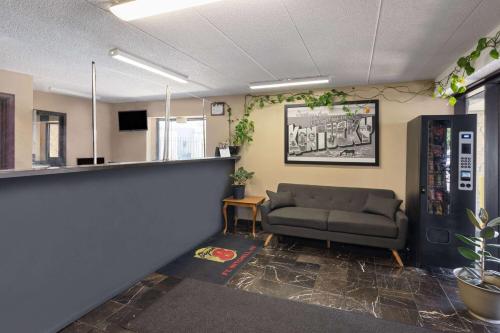 Super 8 by Wyndham Fort Mitchell Cincinnati Area - image 6