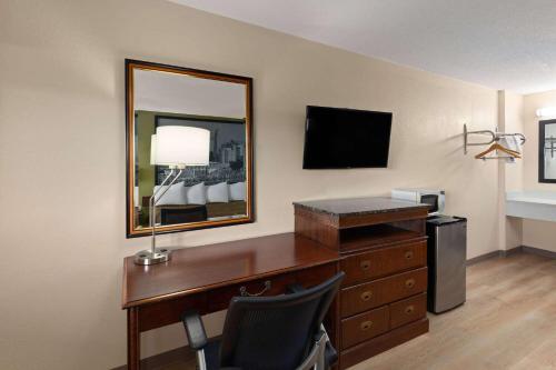 Super 8 by Wyndham Fort Mitchell Cincinnati Area - image 12