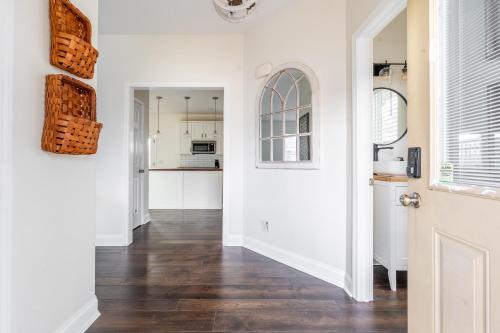 Cozy Remodeled House with Views - Prime Location home in Nashville, USA