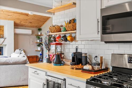 Pocono Scandinavian Cottage - image 5