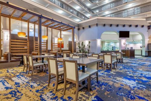 Embassy Suites by Hilton Tulsa I-44, Tulsa (photo 8)