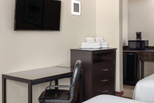 Travelodge by Wyndham Manhasset Travelodge by Wyndham Manhasset