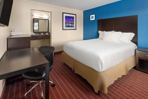 Travelodge by Wyndham Manhasset Travelodge by Wyndham Manhasset