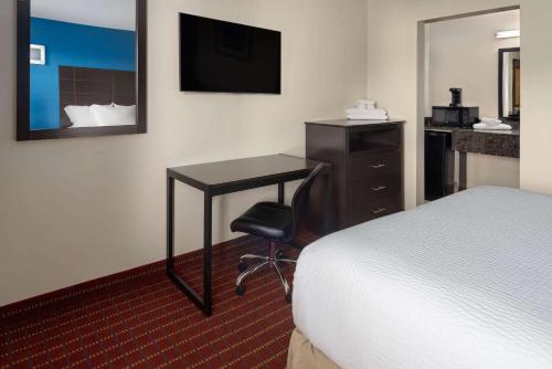 Travelodge by Wyndham Manhasset Travelodge by Wyndham Manhasset