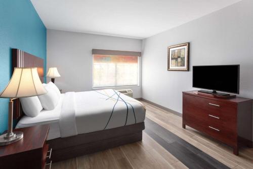 La Quinta by Wyndham Woodward - image 10