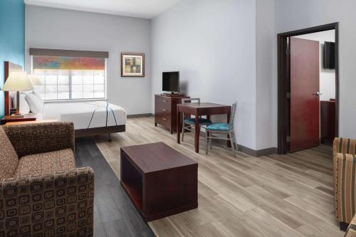 La Quinta by Wyndham Woodward - main image