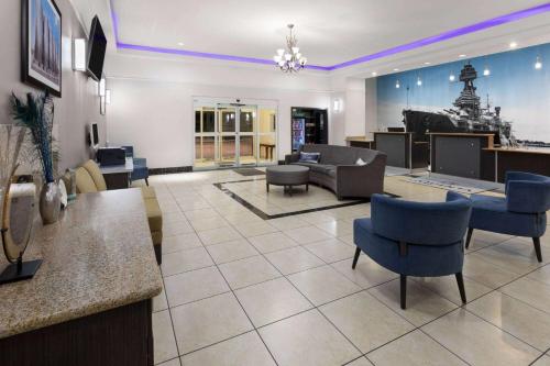 La Quinta by Wyndham Deer Park in Deer Park, USA