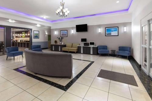 La Quinta by Wyndham Deer Park in Deer Park, USA
