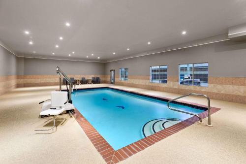 La Quinta by Wyndham Deer Park in Deer Park, USA