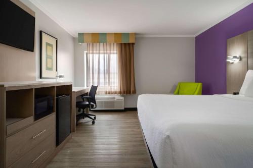 La Quinta Inn Birmingham - Inverness in Lake Purdy