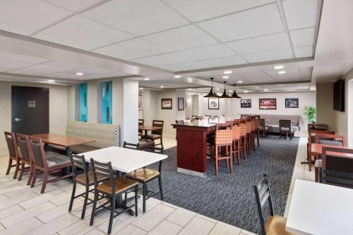 餐飲選擇, 納什維爾古德利茨維爾溫德姆拉昆塔套房酒店 (La Quinta Inn & Suites by Wyndham Goodlettsville - Nashville) in 古德利茨維爾