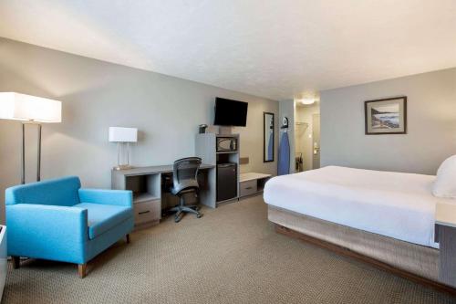Days Inn & Suites by Wyndham Moncton