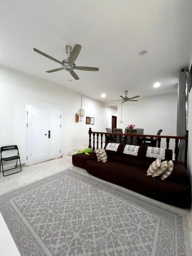 Beach Cottage Homestay Kemaman - Berado D Pampass in Pantai Teluk Mak Nik