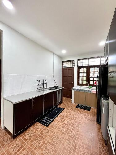 Beach Cottage Homestay Kemaman - Berado D Pampass in Pantai Teluk Mak Nik