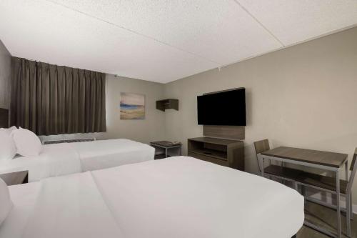 Suburban Studios Milwaukee Airport - image 10