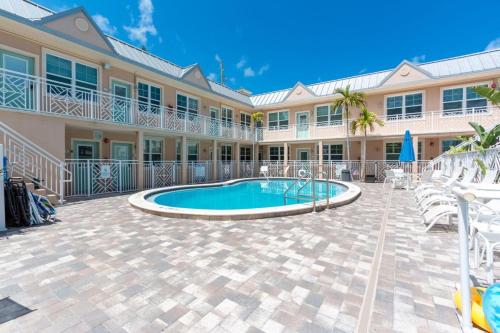 Clearwater Beach Suites #203 – Clearwater Beach, FL