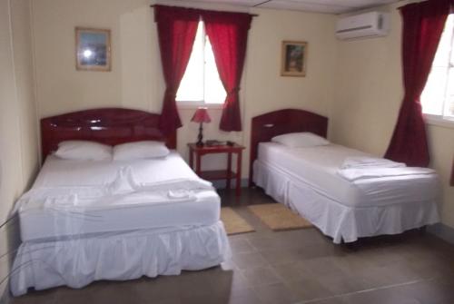 1 double bed, 1 twin bed