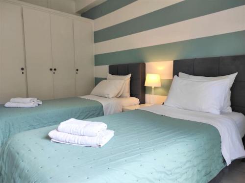 Central 2BR Apt, 2min Walk to Acropolis & Plaka, Atene (foto 10)