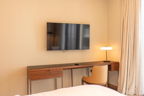 Address Residences Dubai Opera - Burj Khalifa City Views 1 2 & 3-Bedroom Apartment 1 minute walk to Burj Khalifa Dubai Mall Dubai Fountain by Heaven Crest - image 11