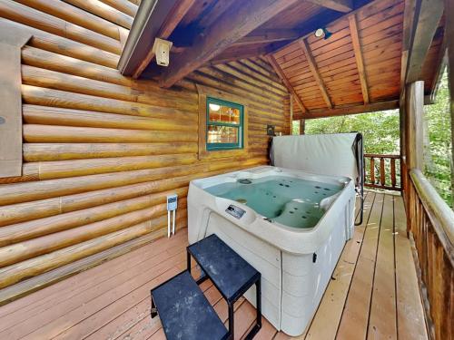 Return To Me 3 Bedrooms Sleeps 9 Pool Table Hot Tub Gas Fireplace - image 5