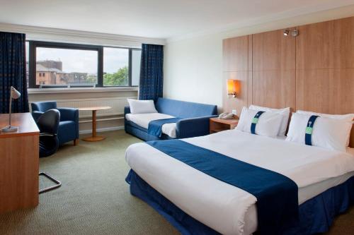 Holiday Inn Cardiff City an IHG Hotel - image 12