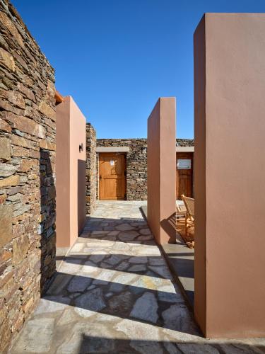 숙소 외관, 언더 더 썬 키클라데스 빌리지 (Under the Sun Cycladic Village) in 티노스