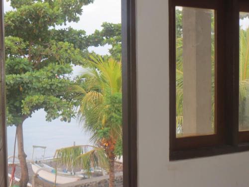 Amed Sari Beach Guesthouse Set in a prime location of Bali, Amed Sari Beach Guesthouse puts everything the city has to offer just outside your doorstep. The property features a wide range of facilities to make your stay a pleas