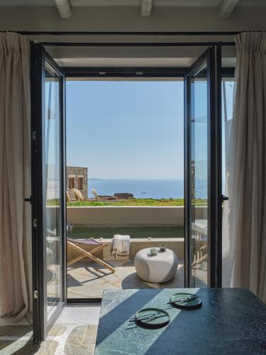 발코니/테라스, 언더 더 썬 키클라데스 빌리지 (Under the Sun Cycladic Village) in 티노스