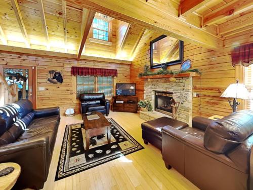 Return To Me 3 Bedrooms Sleeps 9 Pool Table Hot Tub Gas Fireplace - image 10
