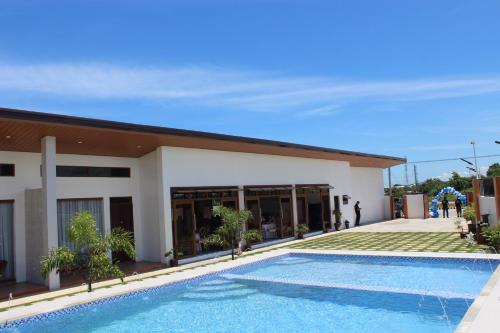 Villa Mercedes Private Resort in Candon