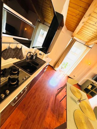 One-Bedroom Superior Apartment image 7