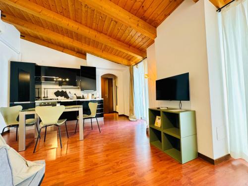 One-Bedroom Superior Apartment image 6