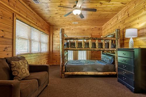 Perfect Getaway- Game Room Mini Golf Course Hot Tub Pool Access - image 5