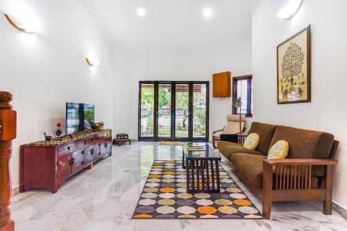 A Chic & Spacious 4BR Home for Family Getaways