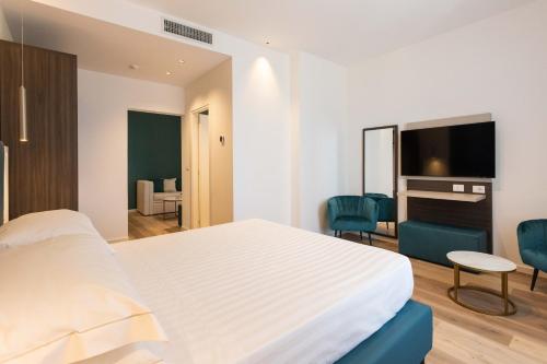 1 king bed, 1 sofa bed