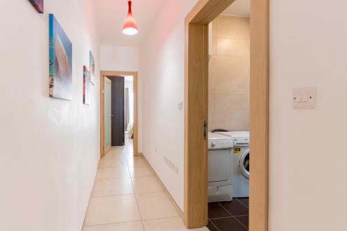 2 Bedroom in Central St Julians Prime Location in Paceville APT 3 by Vaganza 4