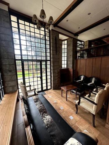 บริการและสิ่งอำนวยความสะดวก, KKs Manor in เนย์รี