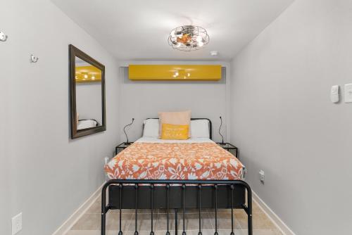1/2 Mile To Beach Historic District Retreat in Galveston, USA
