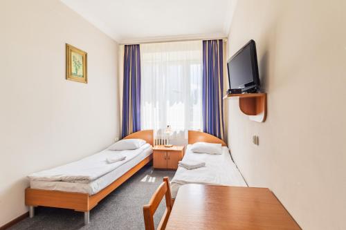 2 twin beds