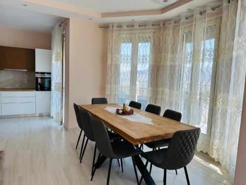 virtuve, Rezidenca Dozhlani with Private Pool & Yard in Bajram Curri