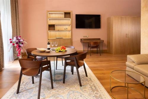 Facilities, Zamek Svetla nad Sazavou in Svetla Nad Sazavou