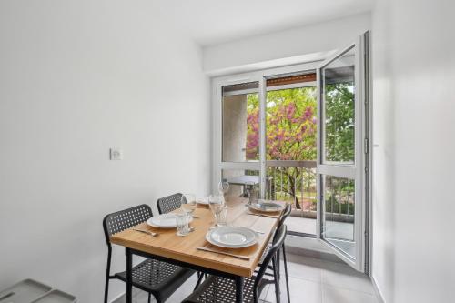 Afficher, Duplex apartment downtown with parking near Gare RER de Cergy Préfecture