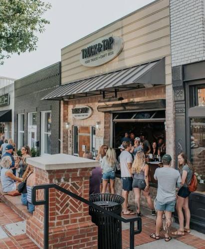 Downtown Woodstock Home in 伍德斯托克