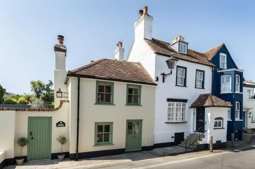 Quaint 18th Century Cottage in Lymington gîte à louer Lymington Pier Railway Station