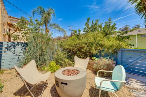 Bright and Mod Bungalow 2 Mi to Downtown LA! in Los Angeles, USA