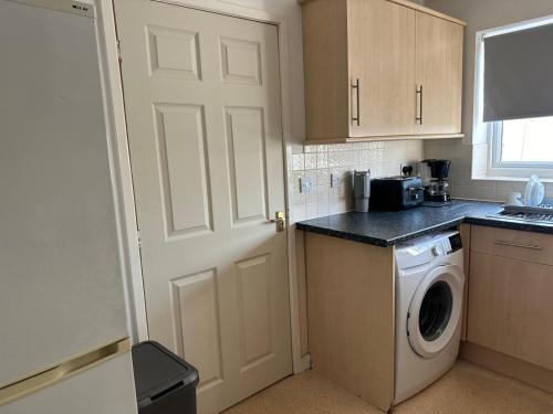 Konyha, 3 Bed Entire House - Runcorn in Runcorn