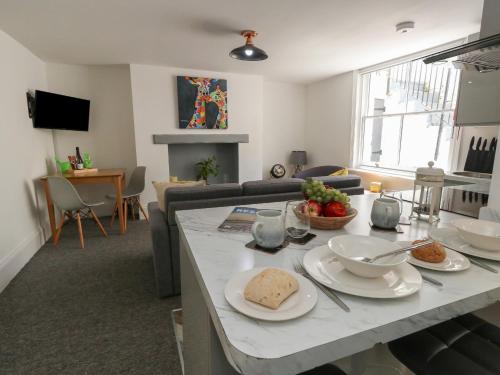 Flat 1 - Sandbanks - image 2